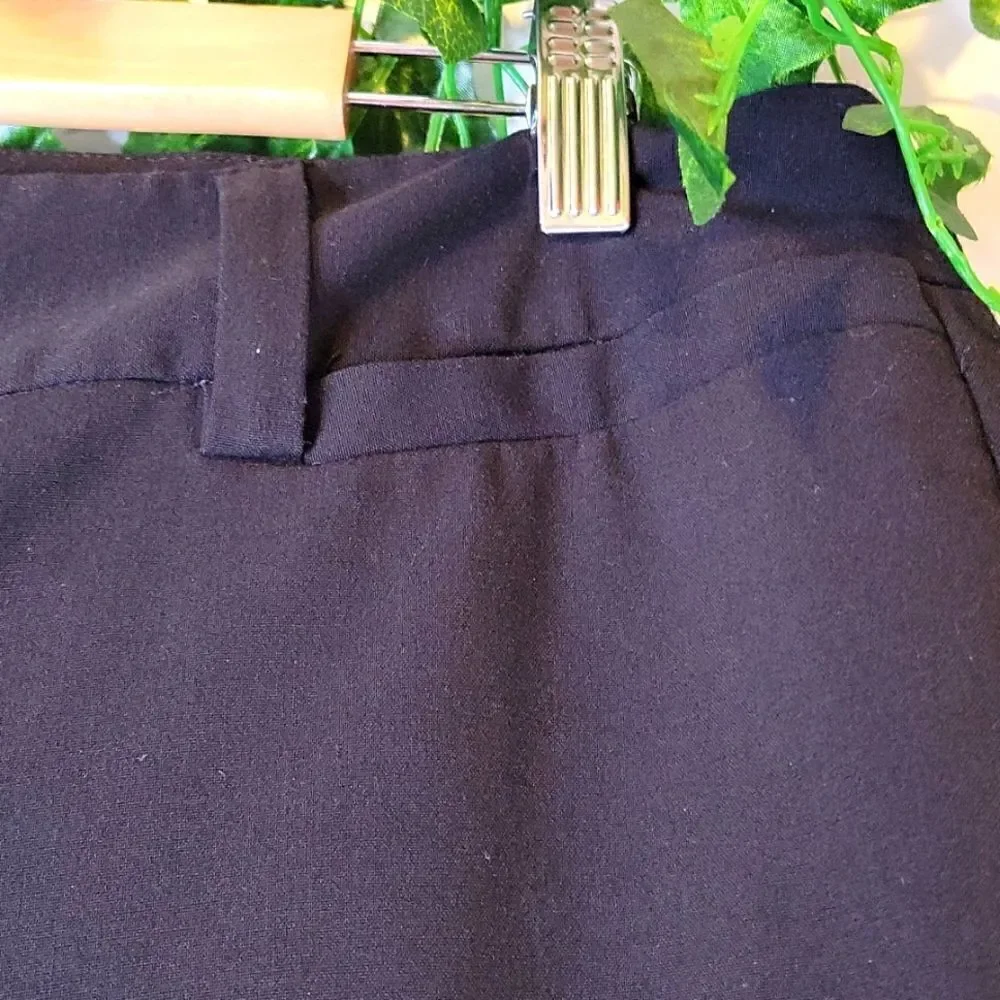 B. Works. Byer California. Classy Shorts. Size 13. EUC